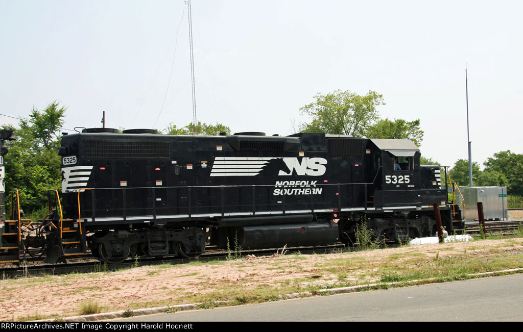 NS 5325, notice cab numbers offset due to cab side vent